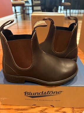 Blundstone women Brown boots 7.5 new